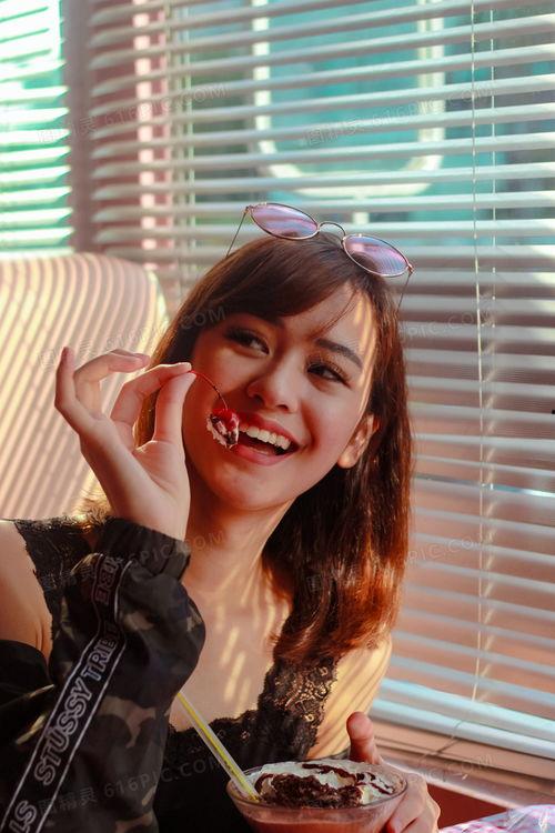 亚洲美女免费视频,免费视频带你领略异域风情