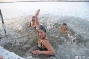 亚洲大妈冬泳视频,挑战极限的冰水勇士